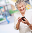 Foto: Senior woman with mobile phone Senior woman with mobile phone