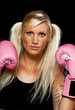 blonde boxerin mit boxhandschuhen