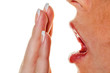 Hand vor mund