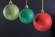 3 Weihnachtskugeln aufgereiht