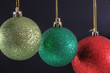 3 Weihnachtskugeln hintereinander