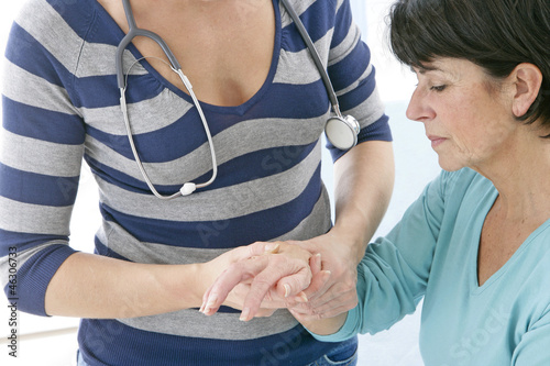 Photo: Rhumatologie - Arthrose de la main Rhumatologie - Arthrose de la main