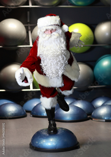 Photo: lively Santa Claus fitness training lively Santa Claus fitness training