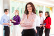 Business - Team oder Geschäftsleute im Büro
