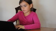 Video: Mädchen am Laptop Mädchen am Laptop