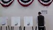 Vidéo : Hispanic voter walking to voting booth to completing ballot Hispanic voter walking to voting booth to completing ballot