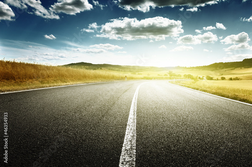 Photo: asphalt road in Tuscany, Italy asphalt road in Tuscany, Italy