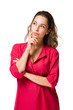 Foto: Thoughtful brunette woman. Thoughtful brunette woman.