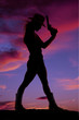 Foto: woman stand gun silhouette woman stand gun silhouette