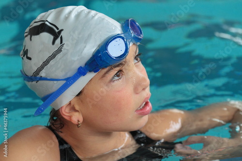 Photo: Mädchen mit Schwimmbrille Mädchen mit Schwimmbrille