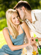 Foto: Young happy couple with champagne, outdoor Young happy couple with champagne, outdoor