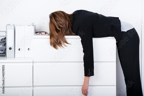 Photo: total erschöpft im büro total erschöpft im büro