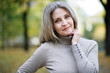 Photo: Dame im Park Dame im Park