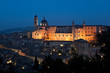 Urbino, il Palazzo Ducale ed il Duomo al crepuscolo