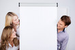 studenten stehen am flipchart