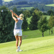 eleganter Abschlag auf dem Fairway