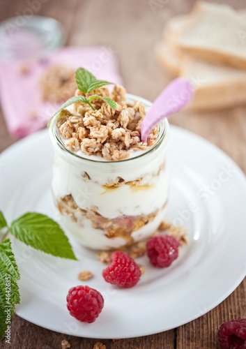 Photo: knuspermüsli mit joghurt und honig II knuspermüsli mit joghurt und honig II