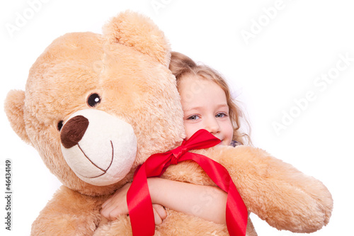 Photo: kind mit plüschtier kind mit plüschtier