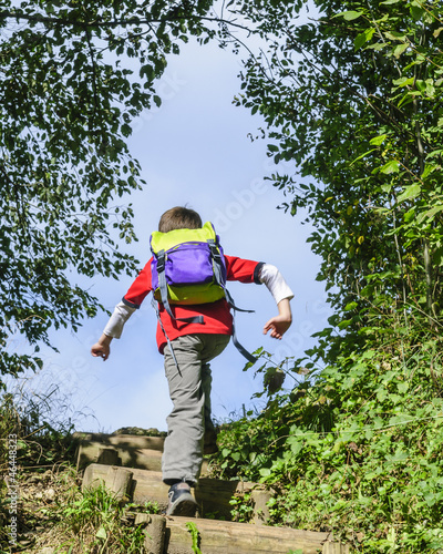Photo: Stufen hochrennen beim Wandern Stufen hochrennen beim Wandern