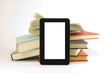 Libri e tablet fondo bianco