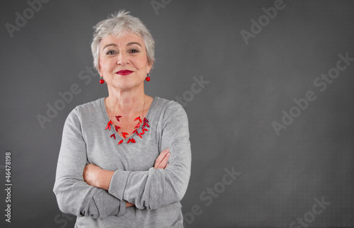 Photo: Selbstbewusste ältere Dame Selbstbewusste ältere Dame