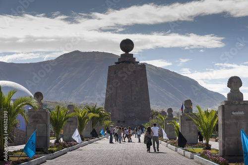 Photo: meta' del mondo quito meta' del mondo quito