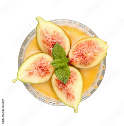 Photo: honey mousse with figs and marsala wine with clipping path honey mousse with figs and marsala wine with clipping path