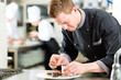 Foto: Chef as Patissier cooking in Restaurant dessert Chef as Patissier cooking in Restaurant dessert