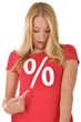 Junge Frau im Sale-Shirt