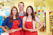 Freundliches Supermarkt-Team