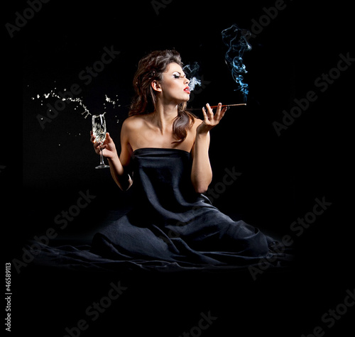 Photo: Glamour women with champagne Glamour women with champagne
