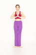 Dame in einer Pilatesstunde