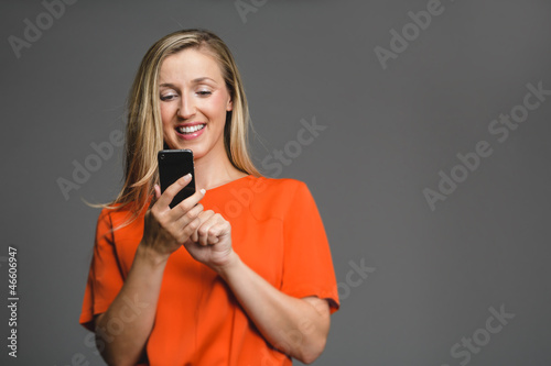 Photo: Nachricht am Smartphone tippen Nachricht am Smartphone tippen
