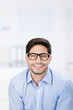 mann mit schwarzer brille
