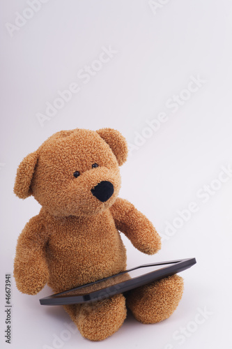 Photo: Bär mit tablet tab pad Bär mit tablet tab pad