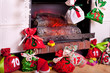 gefüllter Adventskalender am Kamin