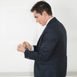 Manager in Handschellen