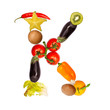Buchstabe K aus verschiedenem Obst und Gemüse, komplette Schrif