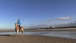 au trot sur la plage