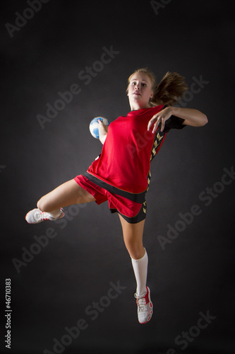 Photo: portrait einer jungen schönen blonden handballerin portrait einer jungen schönen blonden handballerin