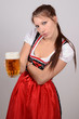 junge frau mit bier