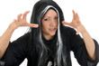 Junge Frau in Halloweenkostüm