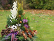 Blumengesteck als Grabschmuck