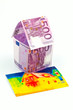 Haus aus Eurogeldscheinen und Infrarotbild