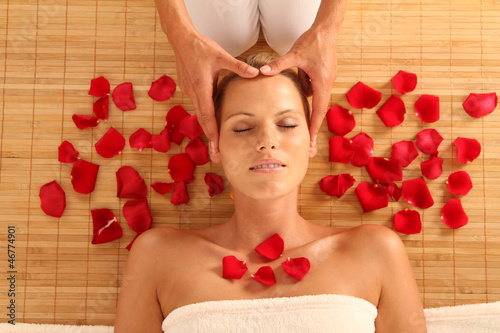 Photo: Frau beim Wellness Frau beim Wellness