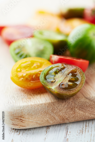 Photo: Halved cherry tomatoes on cutting board Halved cherry tomatoes on cutting board