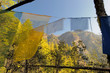Tigers Nest hinter Gebetsflaggen