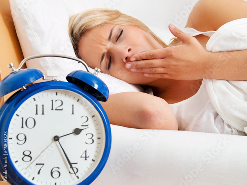 Photo: Schlaflos mit Uhr in der Nacht. Schlaflos mit Uhr in der Nacht.