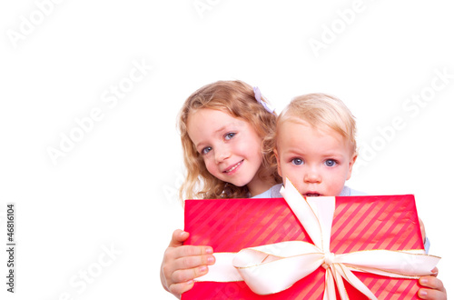 Photo: kinder mit geschenken kinder mit geschenken
