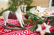 Holzschaukelpferd/Weihnachtstisch